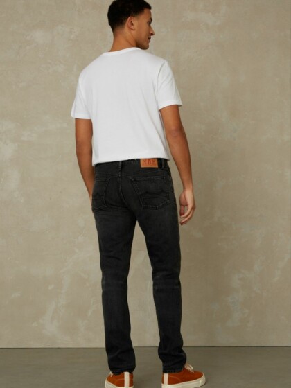 Jerrick clean recycled black worn von Kings of Indigo