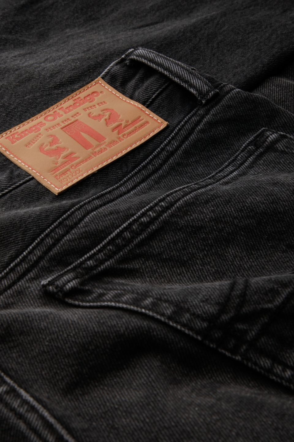 Jerrick clean recycled black worn von Kings of Indigo