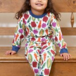Pyjama Veggie multi von Kite Clothing