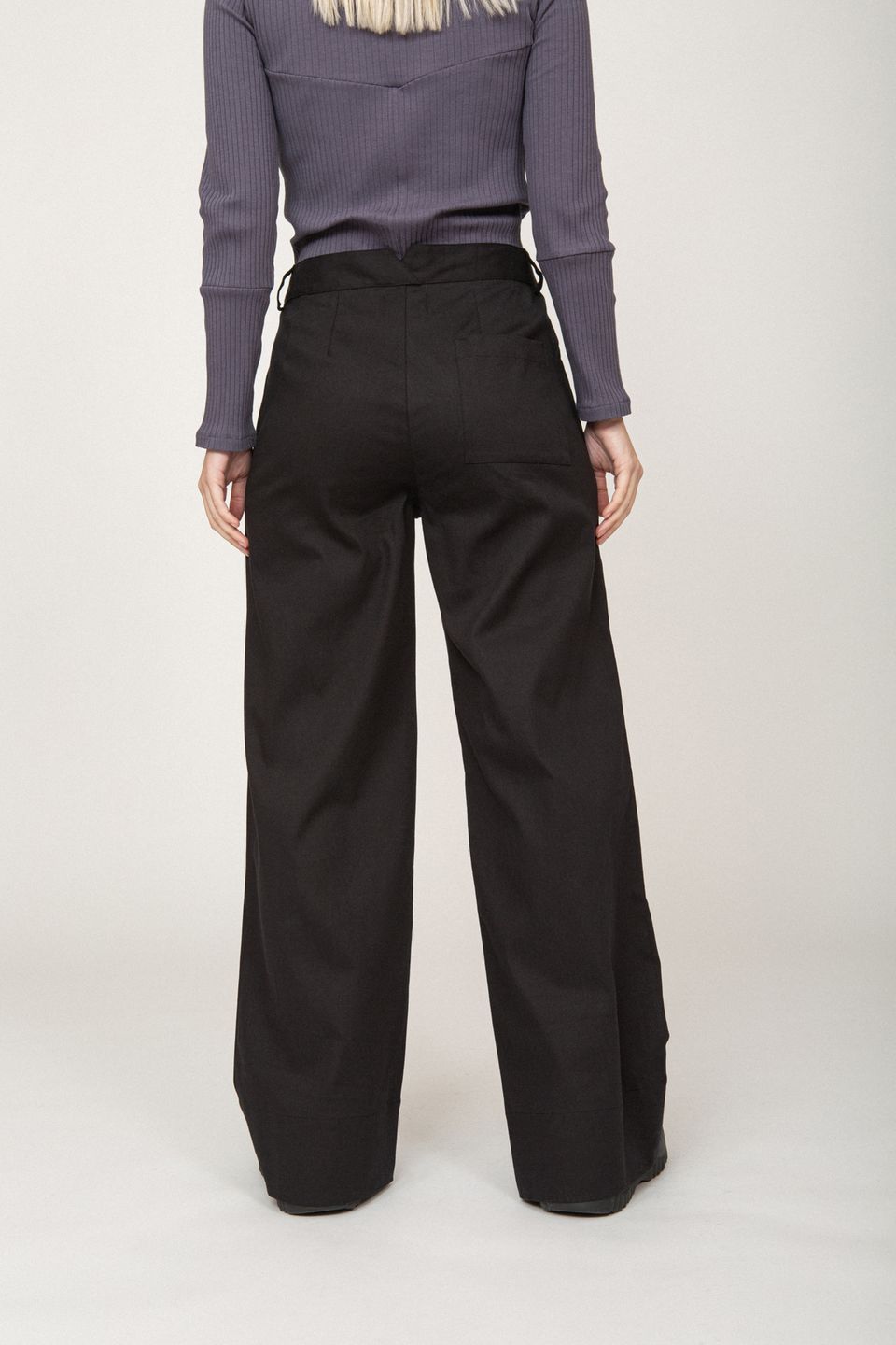 Hose Lires black von Suite13Lab