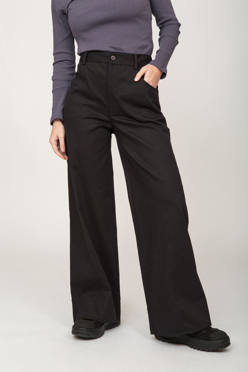 Hose Lires black von Suite13Lab
