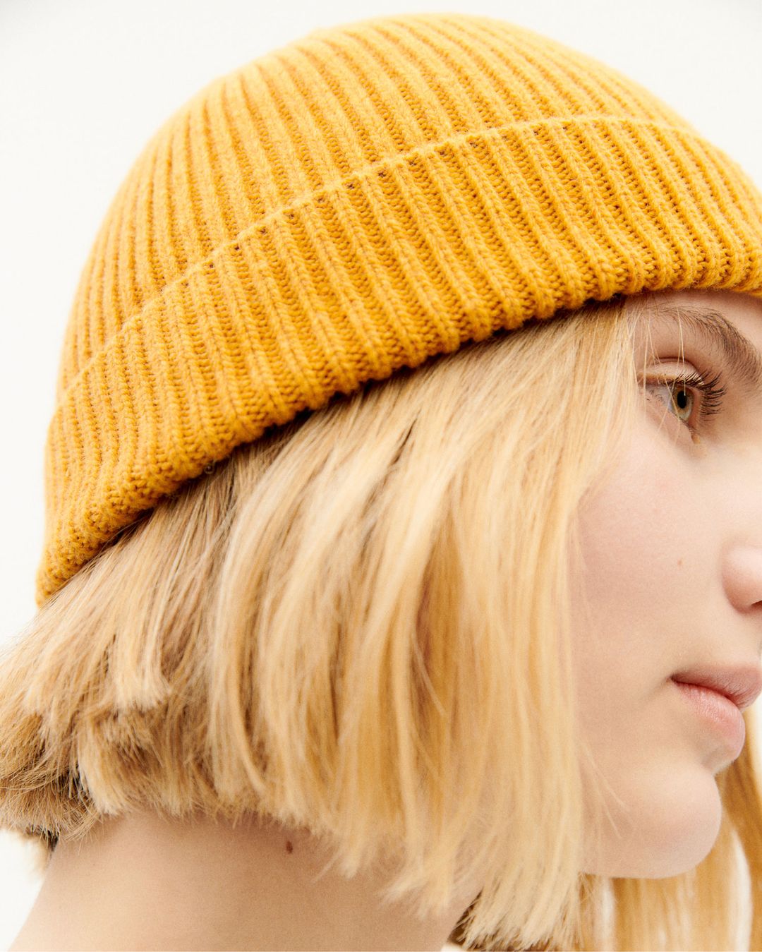 Beanie Amor mustard von Thinking Mu