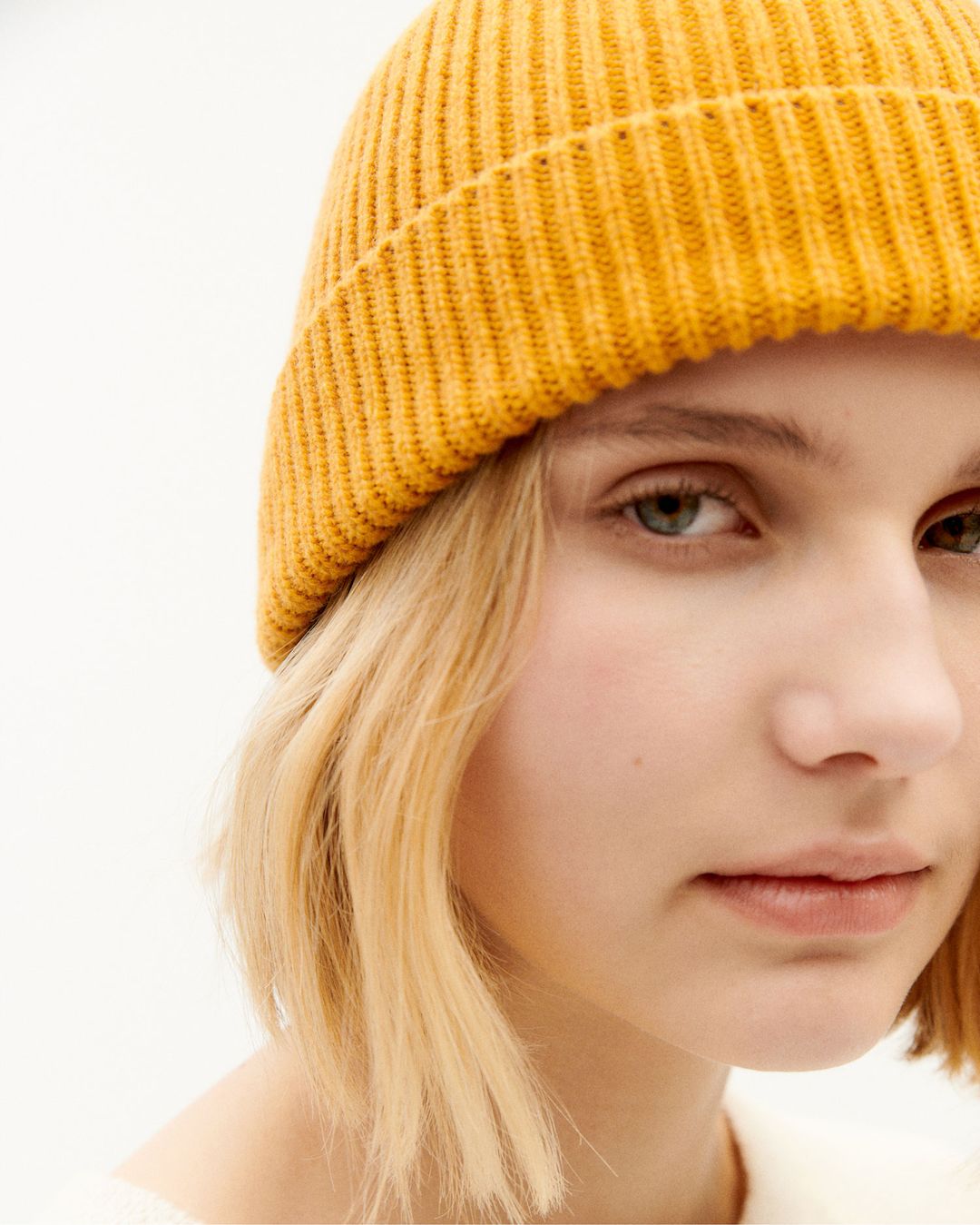 Beanie Amor mustard von Thinking Mu