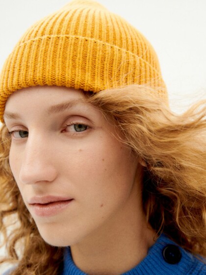 Beanie Amor mustard von Thinking Mu