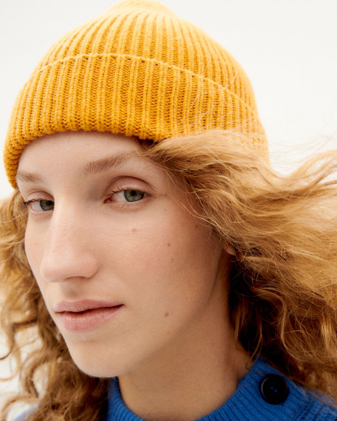 Beanie Amor mustard von Thinking Mu