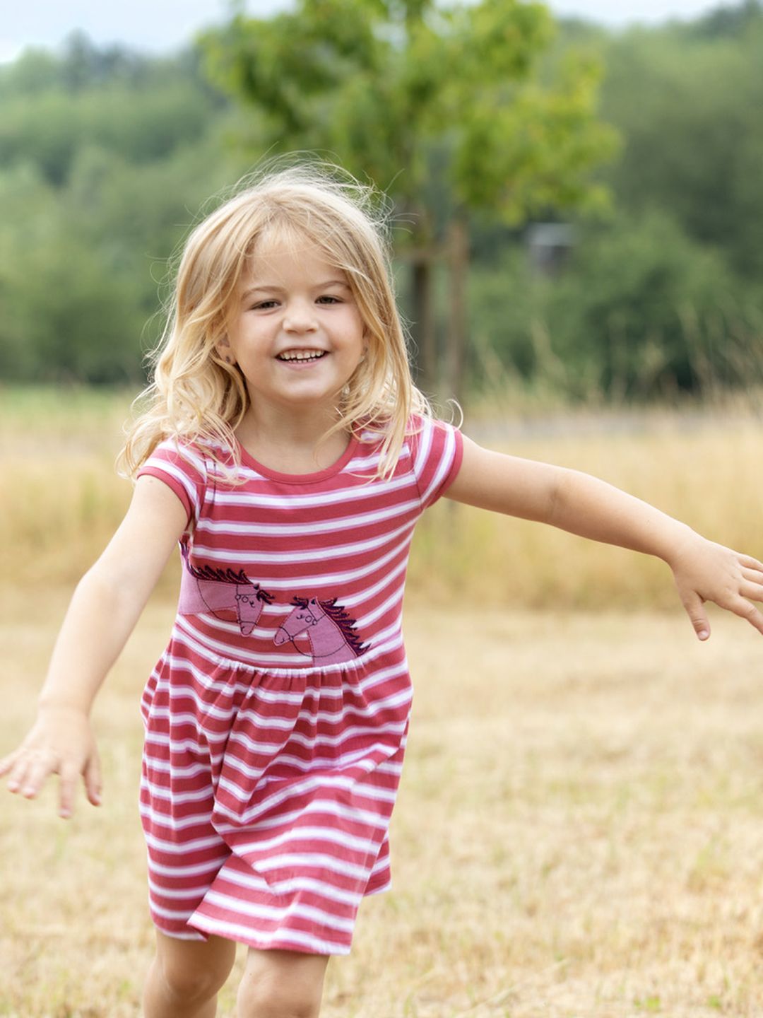 Kleid mit Streifen und Pferdeapplikation brick red-lilac von Enfant Terrible