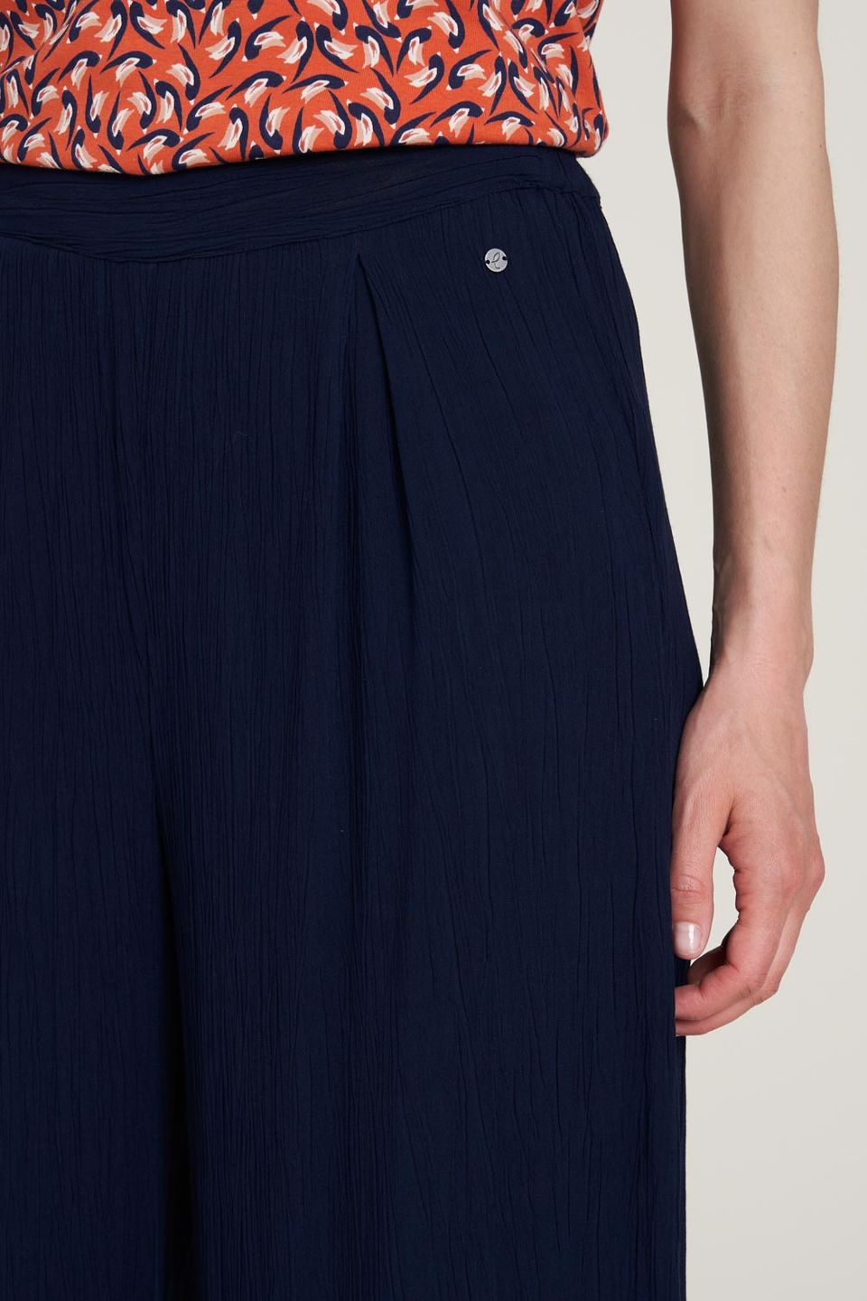 Hose EcoVero Locker deep navy von Tranquillo