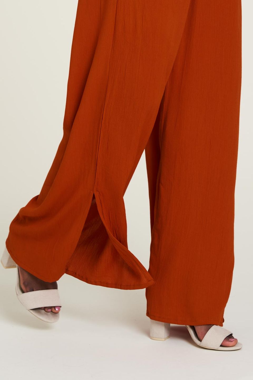 Hose EcoVero Locker red earth von Tranquillo