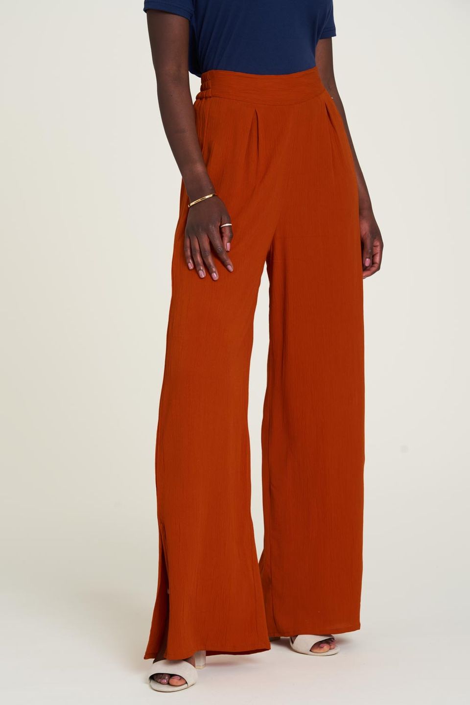 Hose EcoVero Locker red earth von Tranquillo