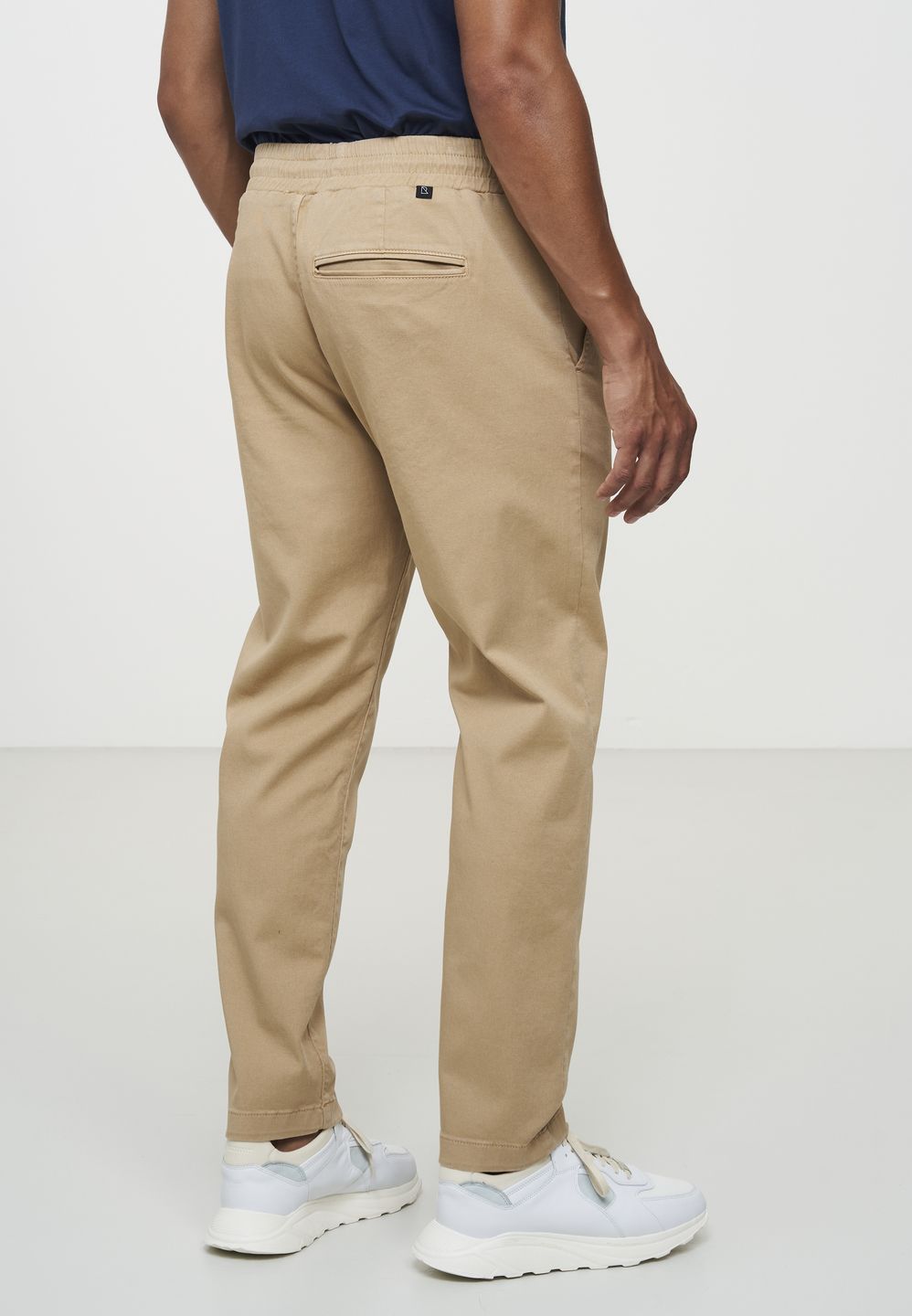 Jog Chino Flax dark sand von recolution