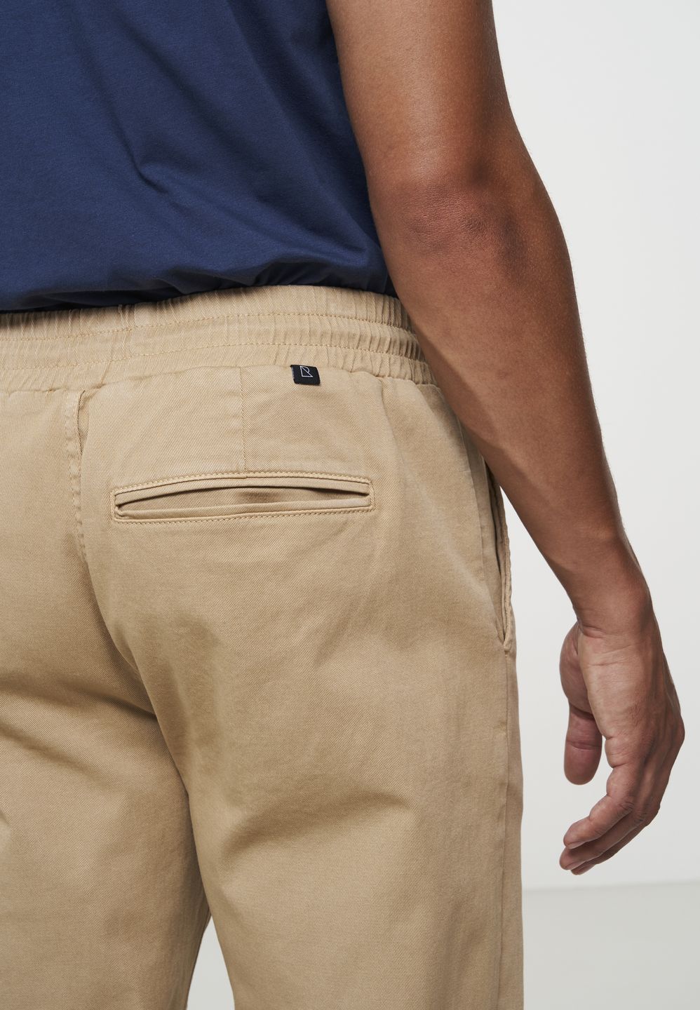 Jog Chino Flax dark sand von recolution