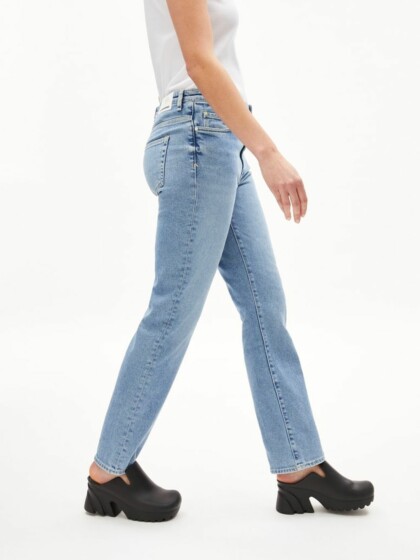 Jeans Carenaa easy blue von Armedangels