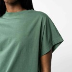 T-Shirt Madhu bottle green von Melawear
