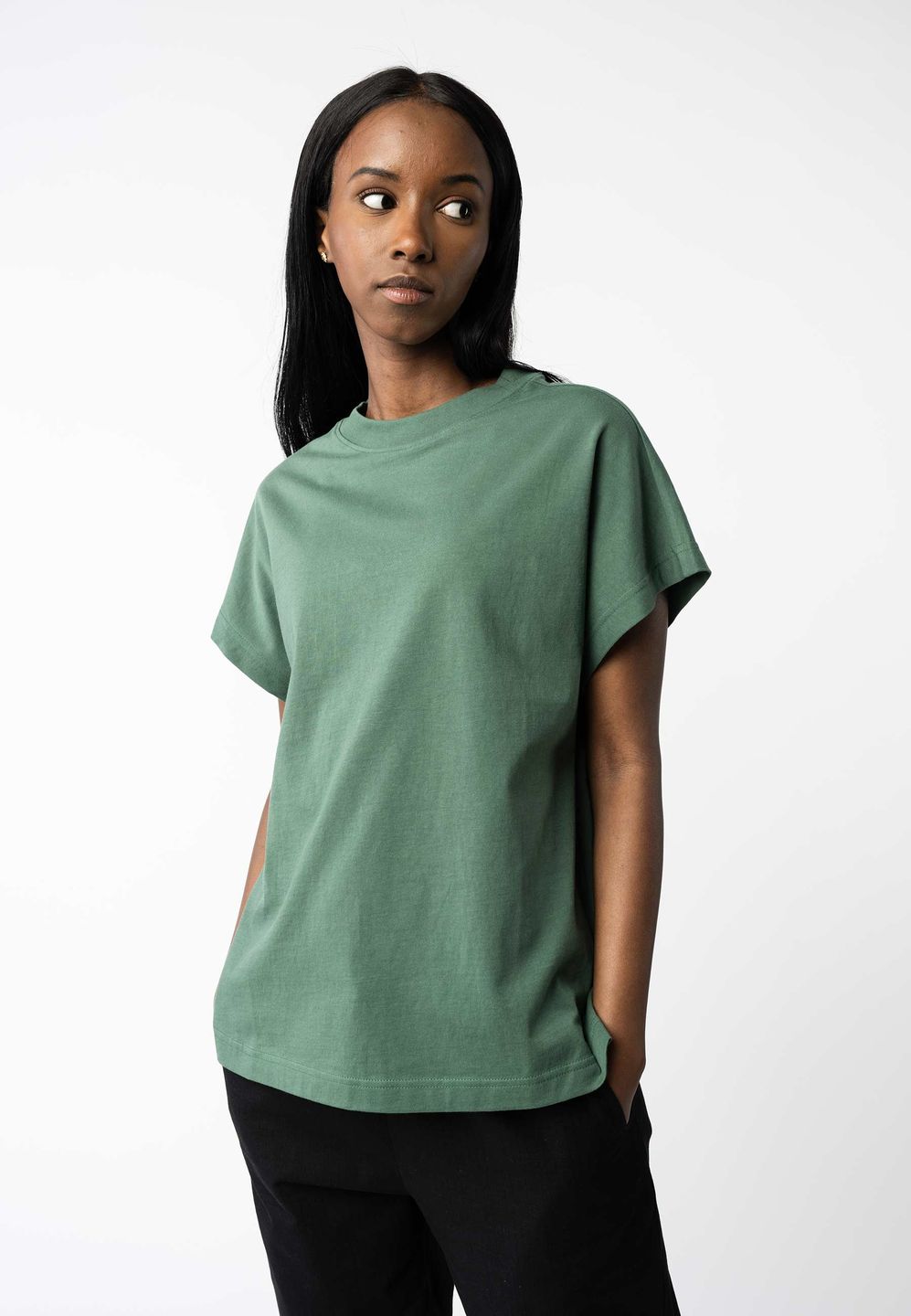 T-Shirt Madhu bottle green von Melawear