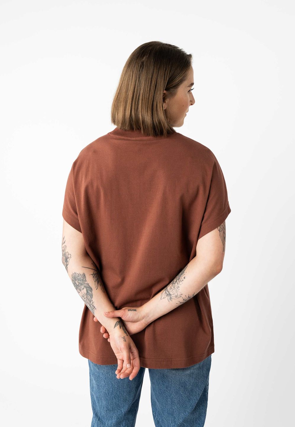 T-Shirt Madhu mahagoni von Melawear