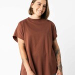 T-Shirt Madhu mahagoni von Melawear