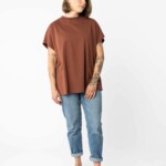 T-Shirt Madhu mahagoni von Melawear