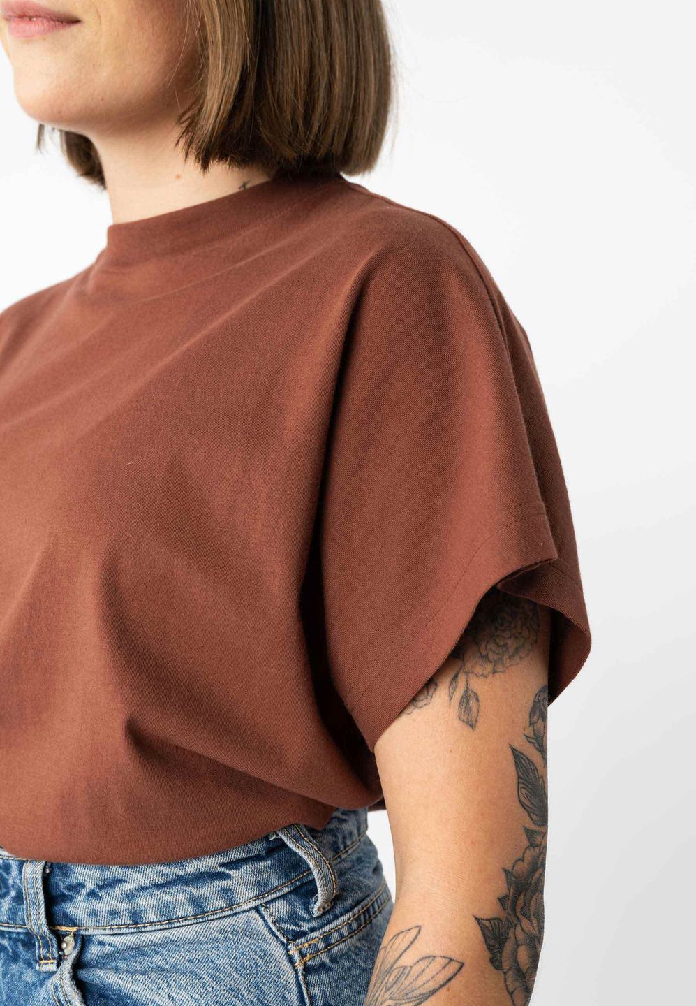 T-Shirt Madhu mahagoni von Melawear