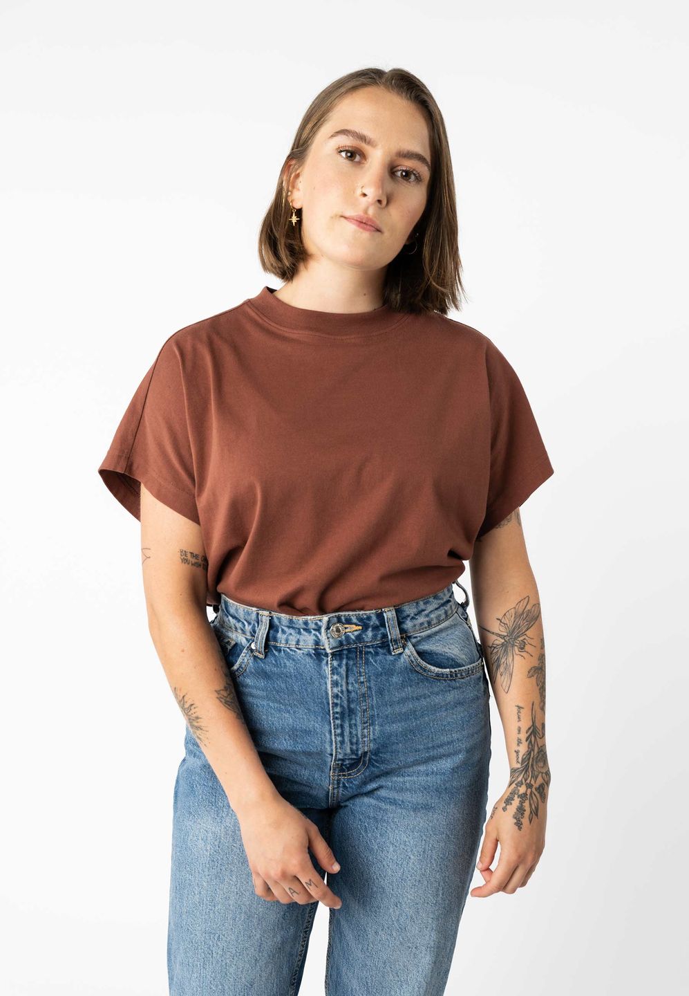 T-Shirt Madhu mahagoni von Melawear