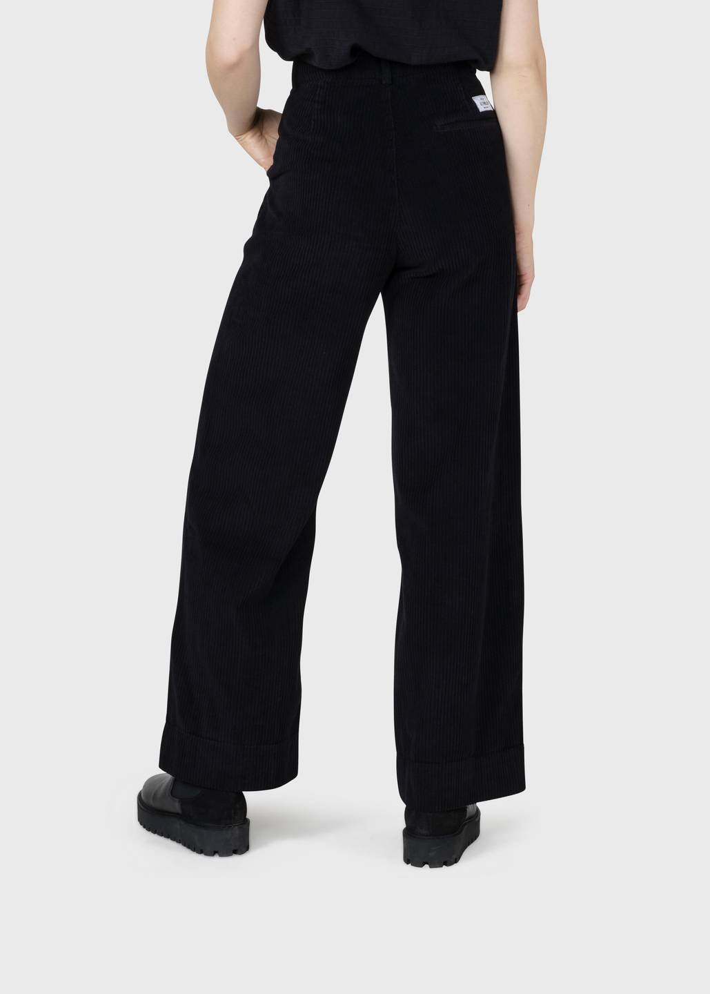 Hose Lydia jumbo corduroy Black von Klitmøller Collective