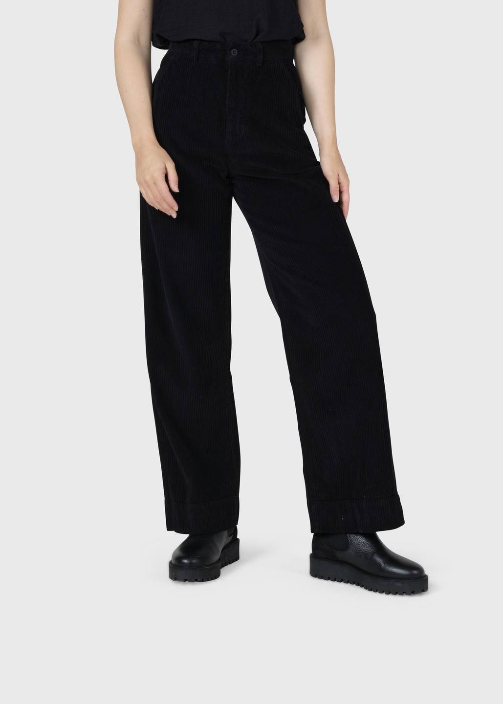 Hose Lydia jumbo corduroy Black von Klitmøller Collective