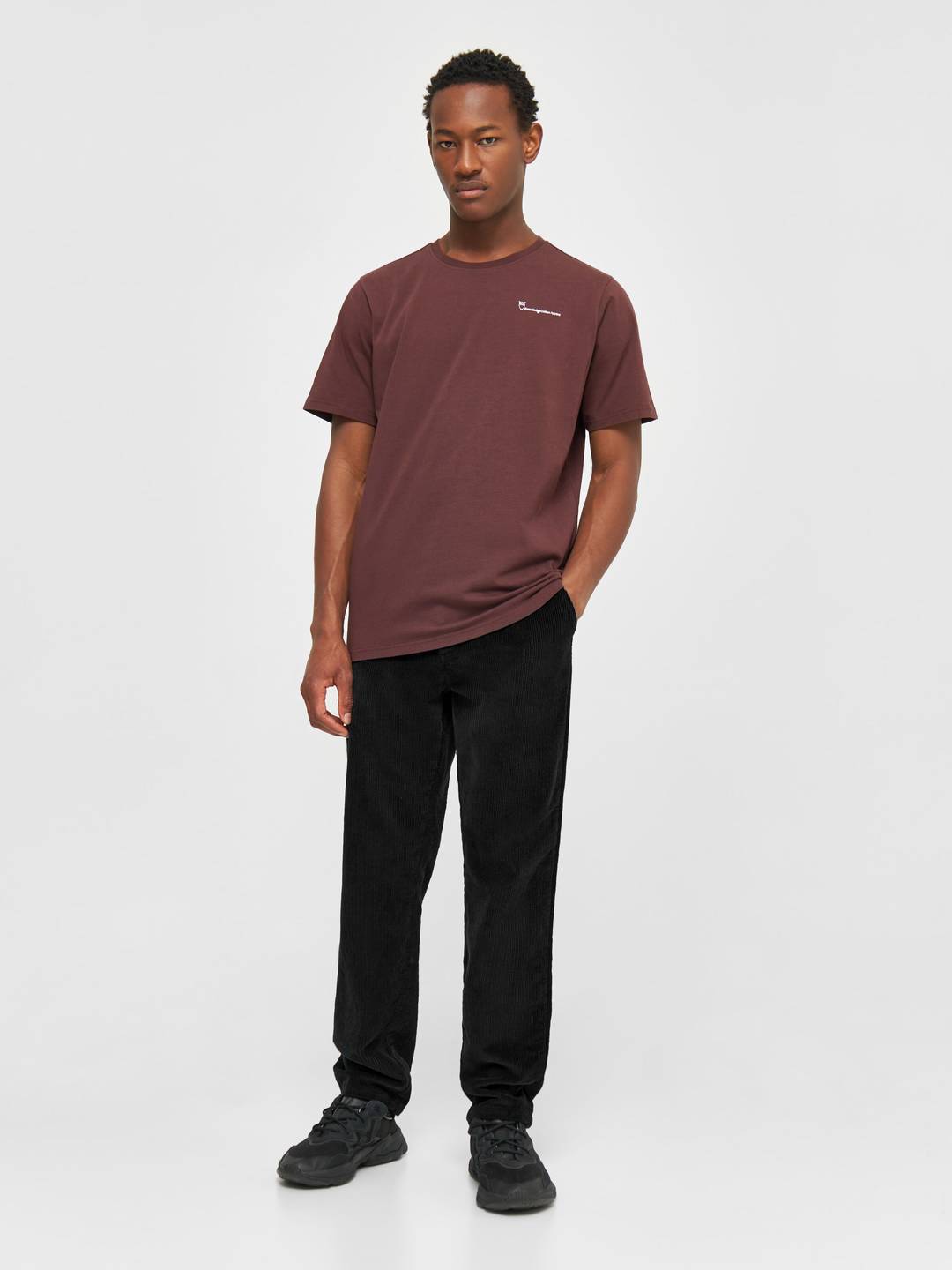 Hose CHUCK regular 8-wales corduroy chino black jet von KnowledgeCotton Apparel