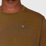 Longsleeve VIGGO badge dark olive von KnowledgeCotton Apparel