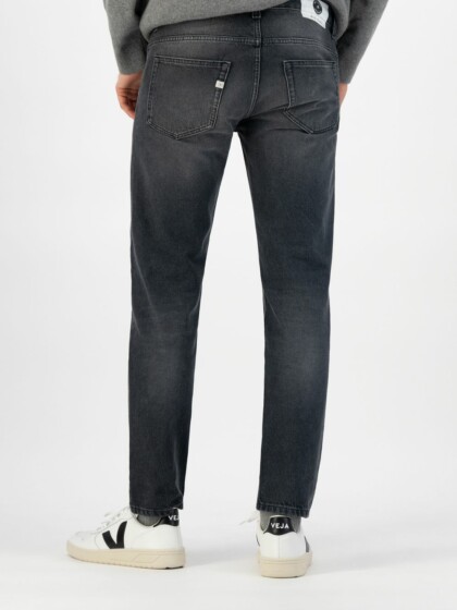 Jeans Regular Dunn worn black von MUD Jeans