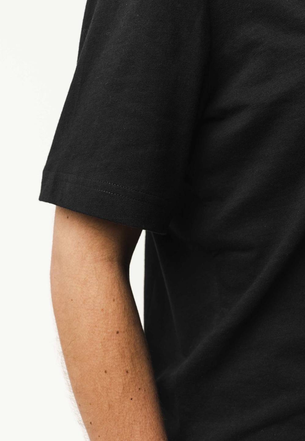 T-Shirt V-Neck Lali schwarz von Melawear