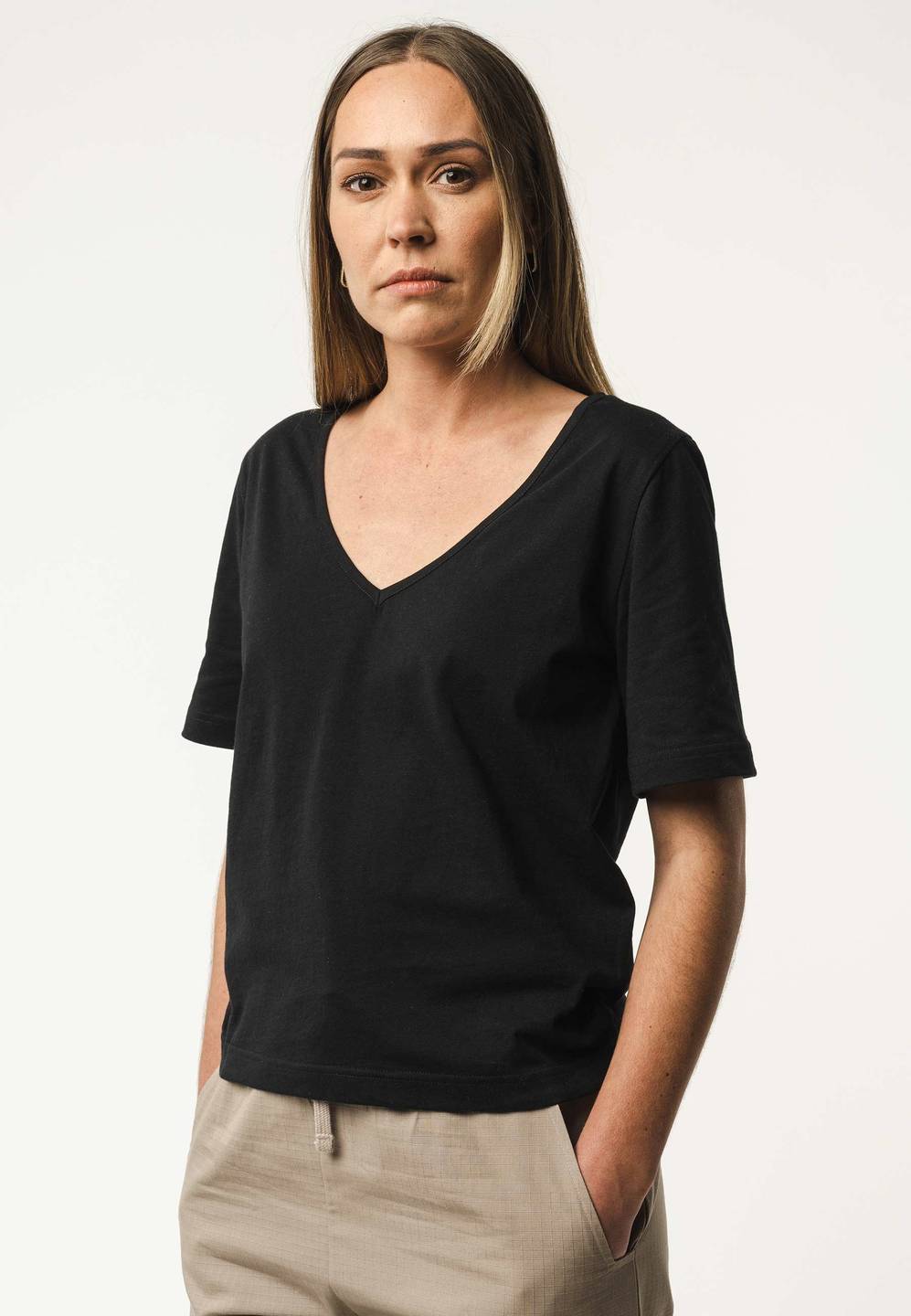 T-Shirt V-Neck Lali schwarz von Melawear