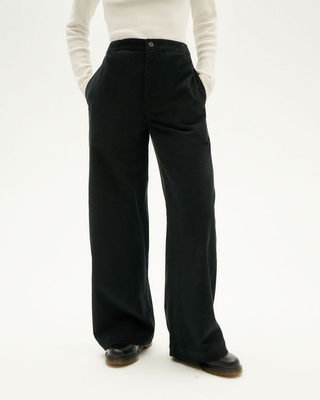 Hose Maia Microcorduroy black von Thinking MU