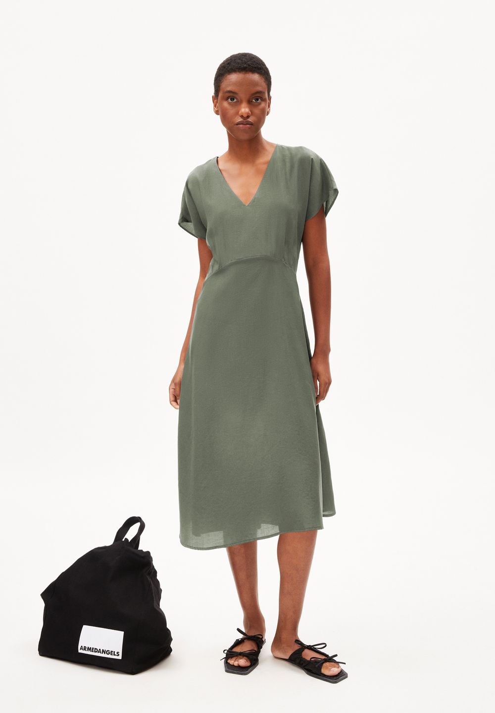 Kleid Aalbine grey green von Armedangels