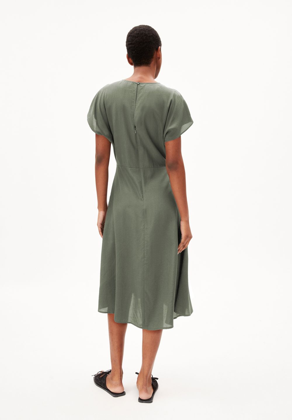 Kleid Aalbine grey green von Armedangels