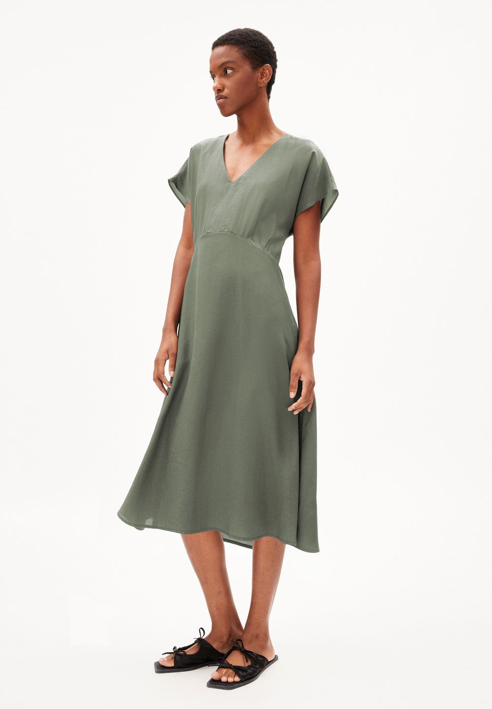 Kleid Aalbine grey green von Armedangels