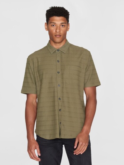 Hemd Loose Fit Short Sleeve Cotton Solid Striped burned olive von KnowledgeCotton Apparel