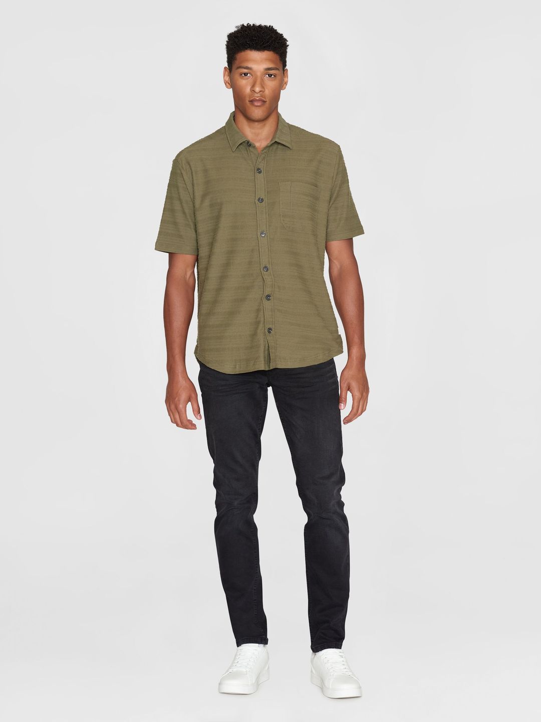 Hemd Loose Fit Short Sleeve Cotton Solid Striped burned olive von KnowledgeCotton Apparel