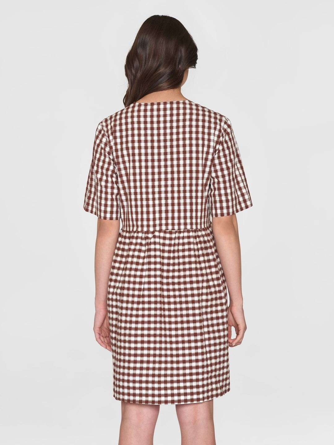 Kleid Cross Over A-Shape Seersucker Checkered brown check von KnowledgeCotton Apparel