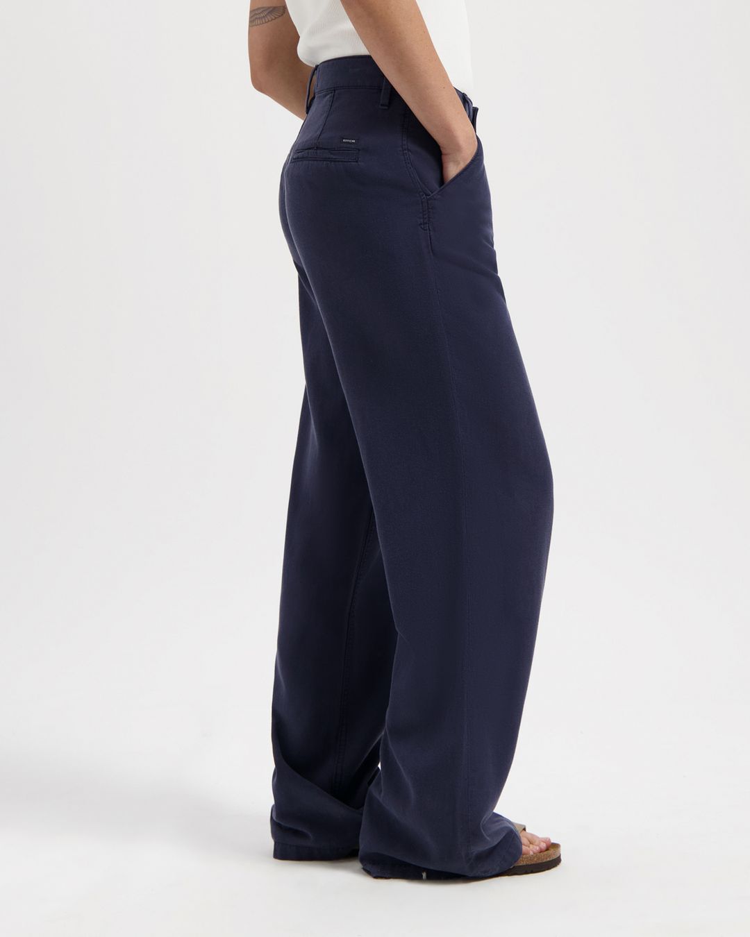 Hose Thalia Chino dark navy von Kuyichi