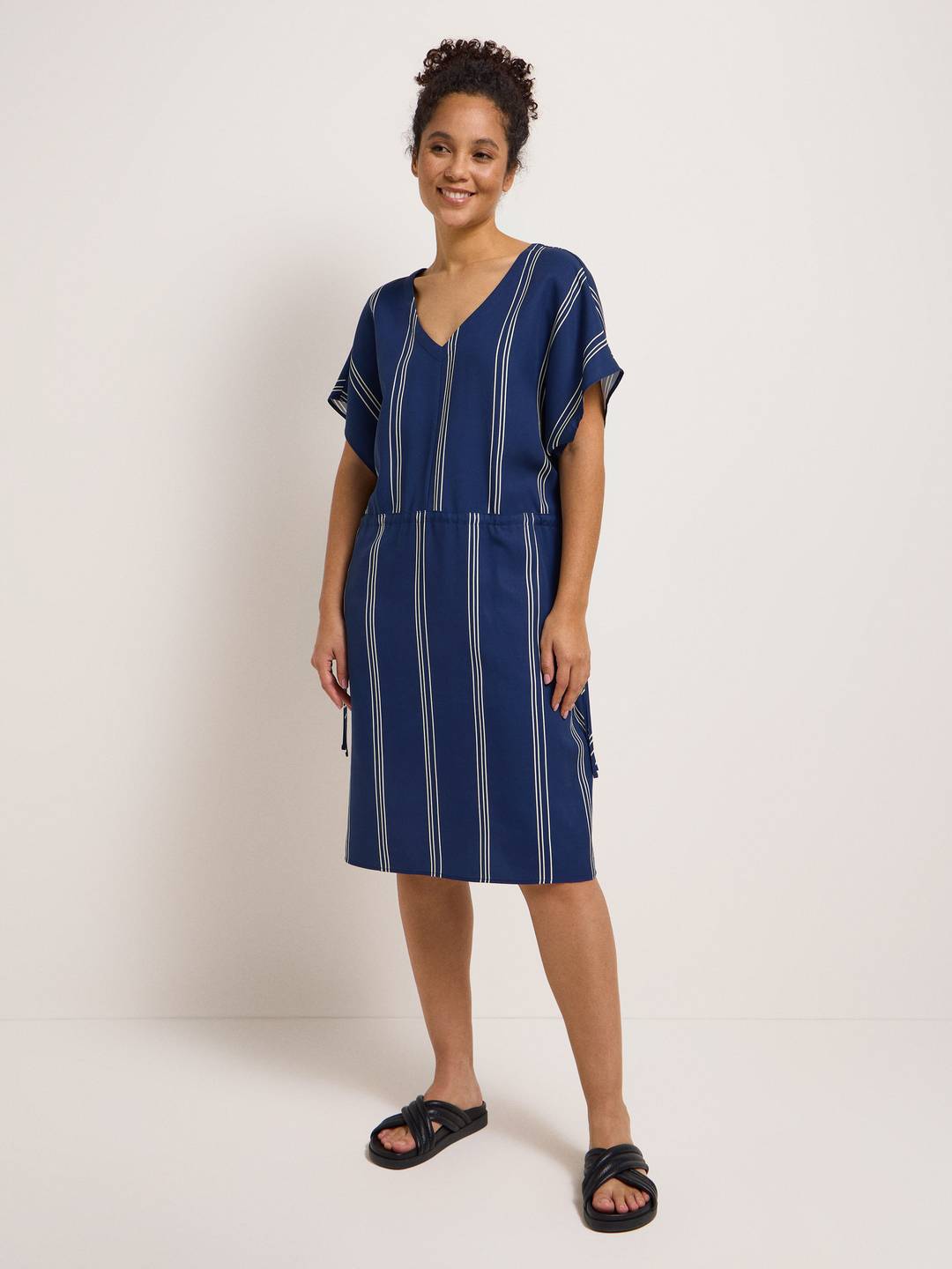 Kleid mit V-Ausschnitt print stripe night blue von Lanius