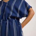 Kleid mit V-Ausschnitt print stripe night blue von Lanius