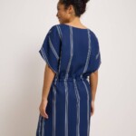 Kleid mit V-Ausschnitt print stripe night blue von Lanius