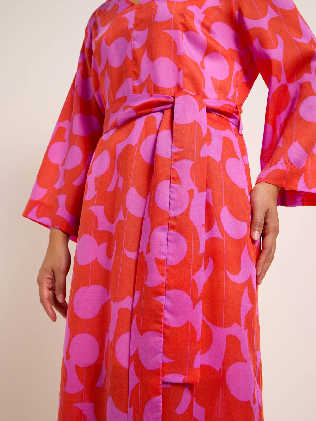 Midikleid Print: graphic dots print graphic dots coral von Lanius