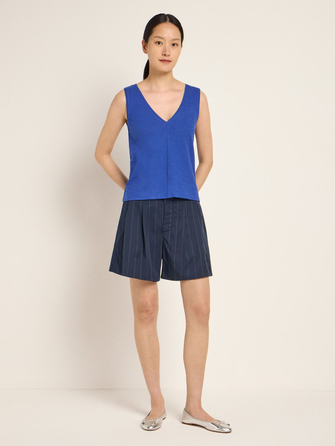 Top mit V-Ausschnitt electric blue von Lanius