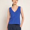 Top mit V-Ausschnitt electric blue von Lanius