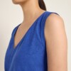 Top mit V-Ausschnitt electric blue von Lanius
