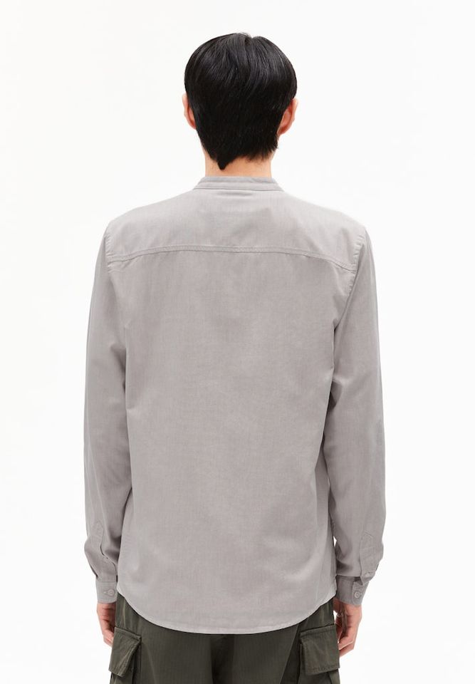 Hemd Tomaasas light sage von Armedangels