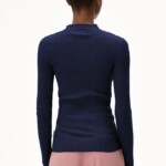 Rippstrick Alaania tinted navy von Armedangels