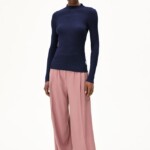 Rippstrick Alaania tinted navy von Armedangels