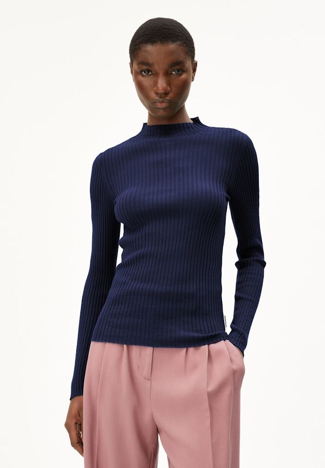 Rippstrick Alaania tinted navy von Armedangels