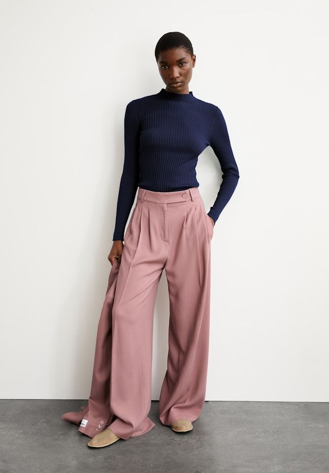 Rippstrick Alaania tinted navy von Armedangels